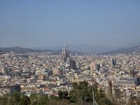 Blick vom Montjuic auf Barcelona und der Sagrada Familia