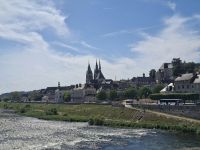 Blois (Blick von der anderen Loire-Seite auf die Stadt)