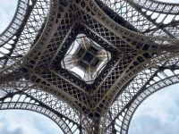 3. Tag: Mittagessen auf dem Eiffelturm – Eiffelturm von unten