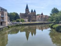 Paray-le-Monial: Wallfahrtskirche am Fluss Bourbince