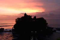Tanah Lot Meerestemple bei Sonnenuntergang - Bali, Indonesien