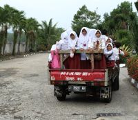 landestypischer Schulbus in Ostajva - Indonesien