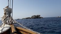 Der Hexenfelsen vom Boot aus fotografiert