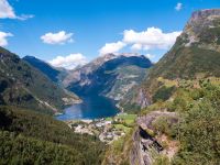 Blick auf den Geirangerfjord von Flydalsjuvet