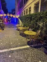 Gasse auf dem Weg zum Willkommensabendessen