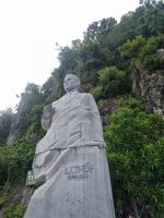 Halong-Bucht (Ti Top-Insel - Statue des sowjetischen Kosmonauten Gherman Titov)
