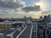 Blick von der Dachterrasse unseres Hotels