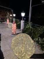 Rechts im Hintergrund die Lichter vom See