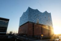Die Elphi mit Abendsonne