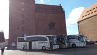 Busparkplatz am alten Hafenspeicher in Stralsund