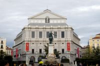 vor der Oper in Madrid