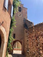 Rundreise Provence - Der Kirchturm von Roussillon