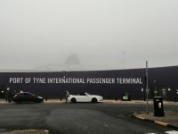 Im Nebel angekommen - nur die Umrisse der DFDS-Fähre sind zu erkennen