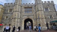 Windsor Castle-- Tor Heinrich VIII.