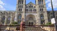 Vorbei am Victoria & Albert Museum 