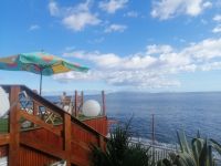 Urlaub kann beginnen! Mini Eco Container als Bar auf der Küstenprümenade