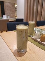 1. Zwischenmahlzeit am 7. Tag Cocktail aus Apfel, Blaubeeren, Fenchel, Grünkohl, frischer Gurke, Zitronensaft, Pfefferminz und Kokoswasser