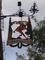 München, im Café Frischhut gibt es wunderbare Schmalznudel. 