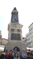 Die Piazza Campo di Fiori mit dem Giordano-Bruno-Denkmal