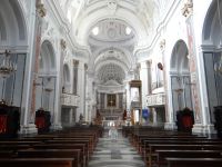Minori, das Innere der Basilika ist licht und weit.