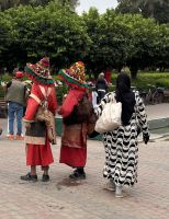 Wasserverkäufer in traditioneller Kleidung