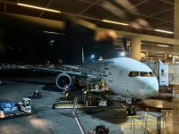 Wir fliegen nach Singapur