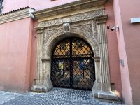 Romanisches Portal am Archäologischem Museum