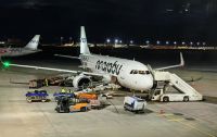 Am ganz frühen Morgen starten die ersten Gäste vom Leipziger Flughafen