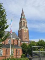 2026_Radreise_Schweden: Kiel Rathausturm 