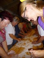 Brot backen in der Zschoner Mühle geht in die aktive Phase der Eberhardt-Gäste
