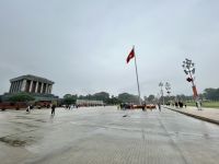 Ho Chi Minh Mausoleum - die Sonne lässt noch auf sich warten