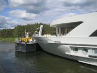 ein Schiff wird aufgebaut