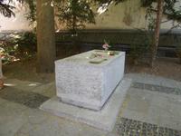 DSCN0532 Grab Walther von der Vogelweide