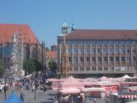 DSCN0626 Markt mit St.Sebald und Rathaus