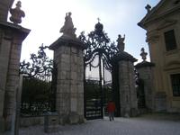  Eingang zum Schloßpark