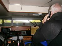 im Steuerhaus des Kapitäns