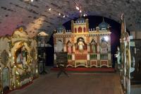 Lautstarke Jahrmarktsorgeln begrüßen uns