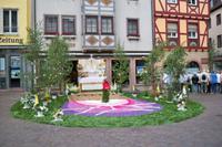 Fronleichnam, Blumenpracht am Altar