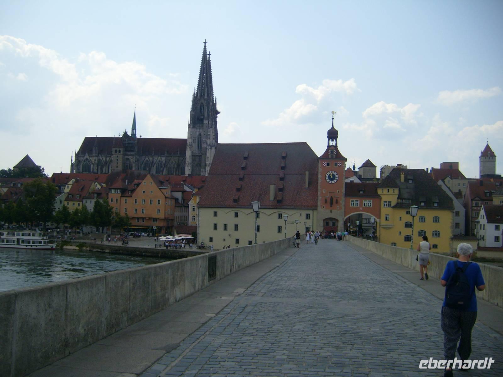 die Alte Mainbrücke über die Donau in Regensburg