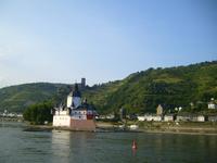 die romantische Zollstation KAUB mitten im Rhein