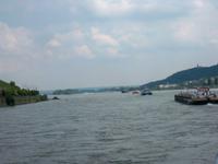 Reger Schiffsverkehr bei Bingen