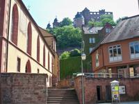 Hier geht's hinauf zur Burg.