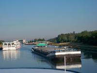 Warten vor der Schleuse.