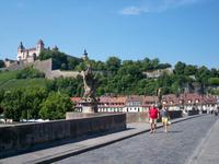 Alte Mainbrücke mit Brückenheiligen, Würzburg