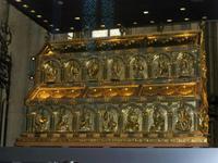 Der goldene Schrein der Heiligen 3 Könige im Kölner Dom.