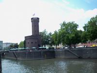 Unser Ankerplatz im Rheinauhafen am Malakofturm.