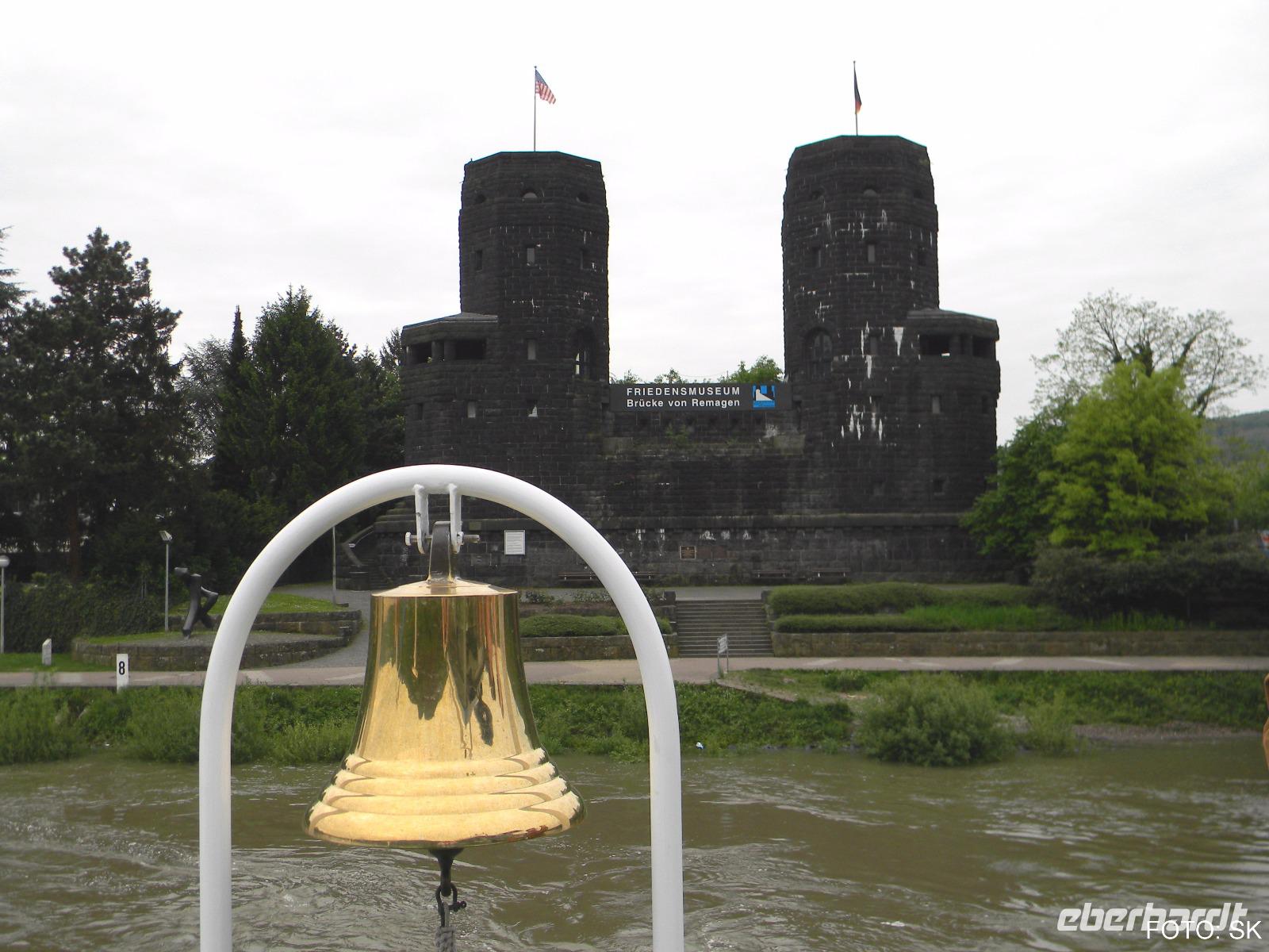 Brücke v. Remagen mit Schiffsglocke