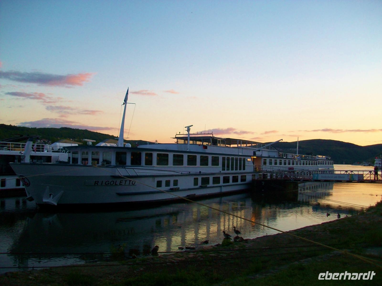 Unser Schiff in Rüdesheim am Abend