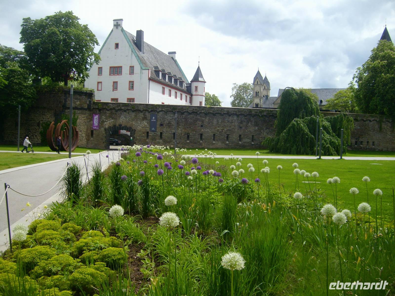 wir sind in Koblenz am Deutschherrenhaus/Dt.Eck