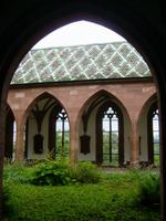 ein  herrlicher Innenhof - bunte Dachziegel